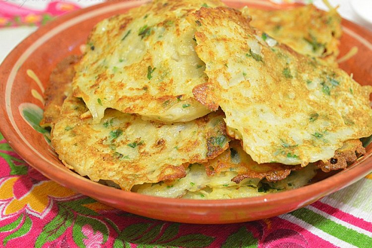 Картофельные драники с черемшой