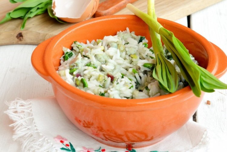 Рис с черемшой и соевым соусом