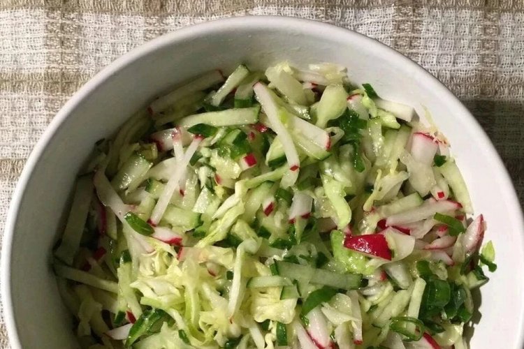 Салат из пекинской капусты и черемши