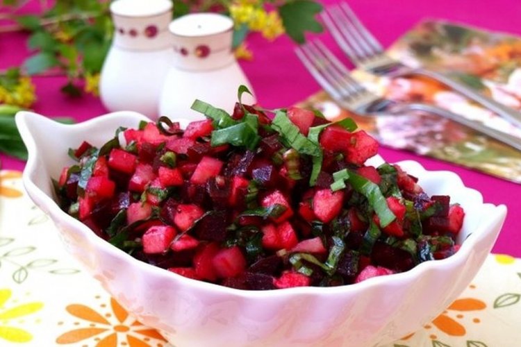Салат из свеклы и черемши
