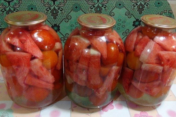 Маринованный арбуз с помидорами на зиму