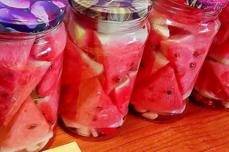 Арбуз с чесноком и медом на зиму