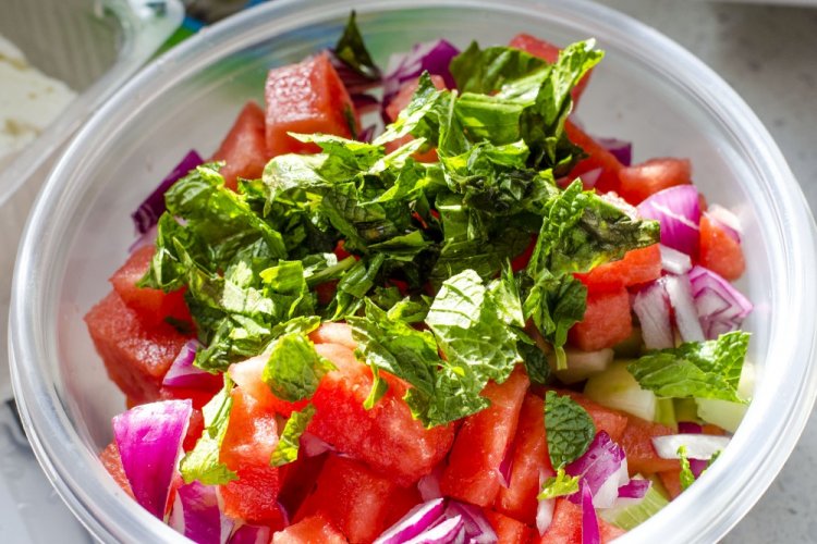 Овощной салат с арбузом