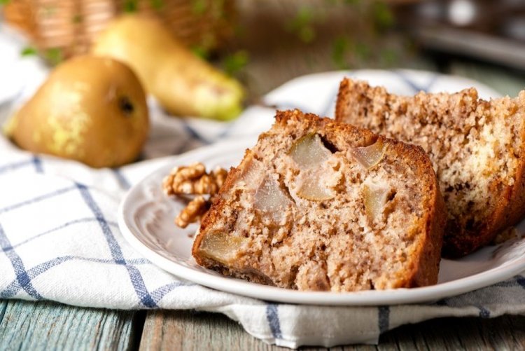 Постный пирог с овсянкой и грушей