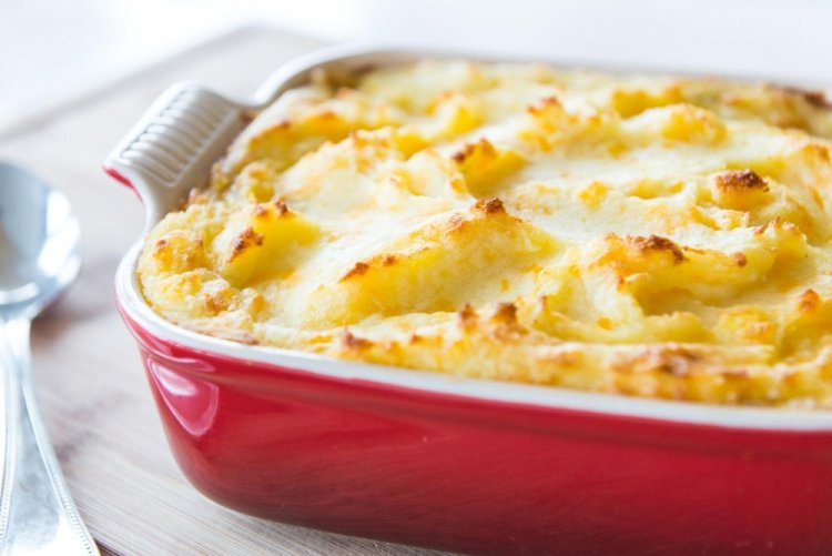 Картофельная запеканка с курицей и овощами