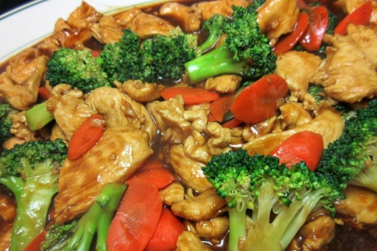 Свинина с брокколи в кисло-сладком соусе