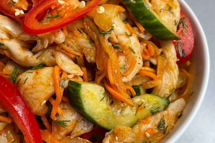 Курица с овощами и томатом по-корейски