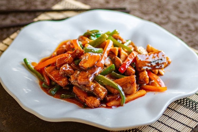 Свинина с овощами в соусе терияки