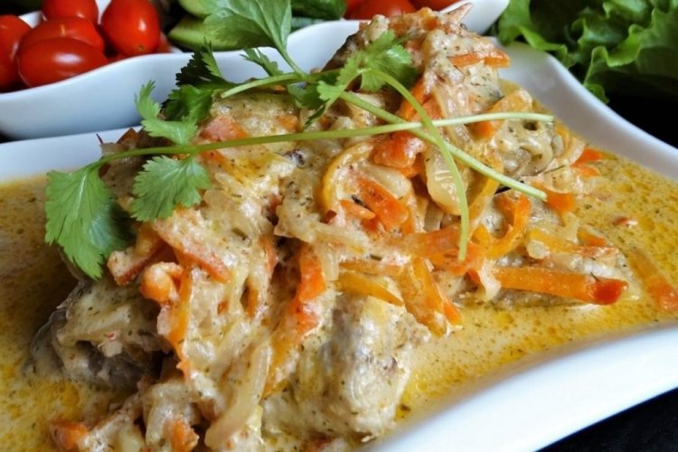 Тушеный минтай с подливкой