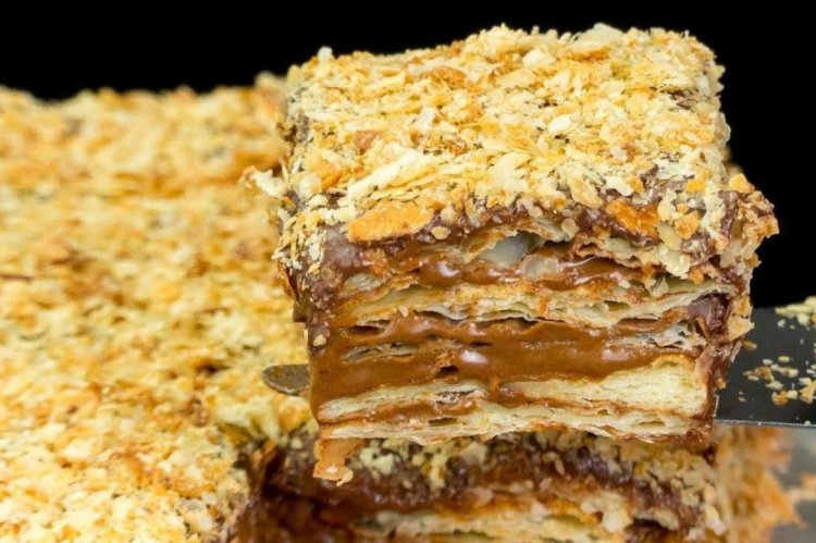 Наполеон из слоеного теста со сгущенкой