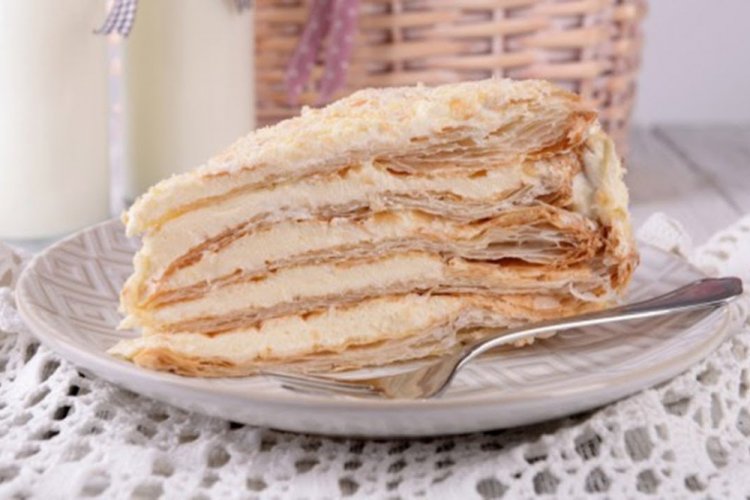 Торт Наполеон из слоеного теста с творожным сыром