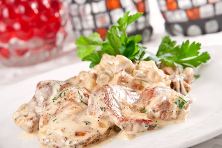 Свинина в сливочном соусе с белым вином