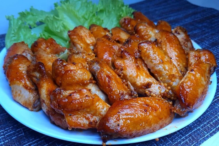 Жареные куриные крылышки в медово-горчичном соусе