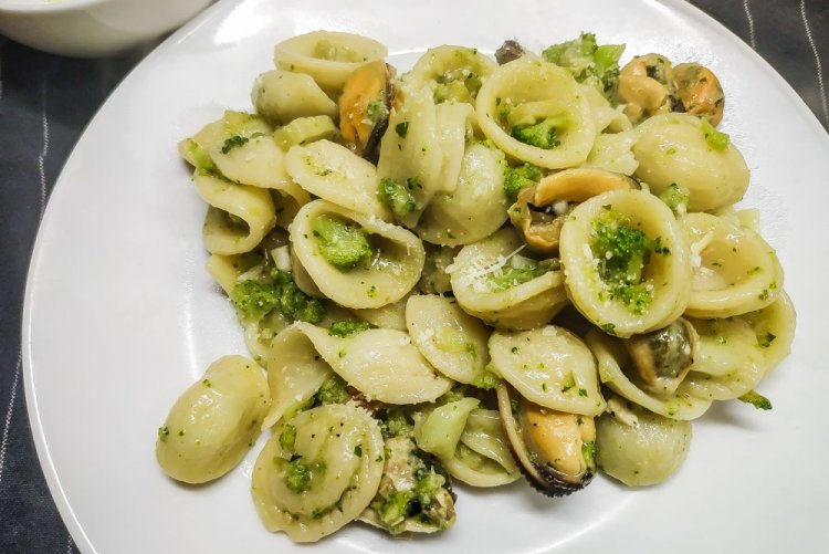 Паста с мидиями в соусе песто