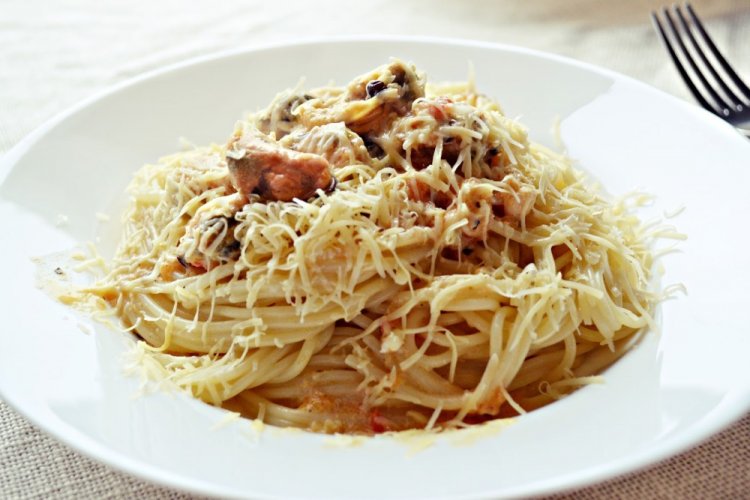 Паста с мидиями под сыром