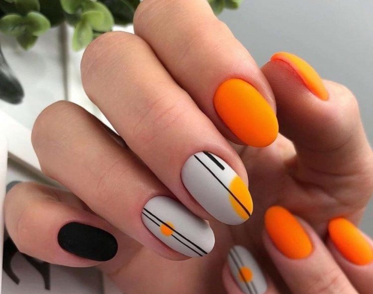 Цветной маникюр на короткие ногти