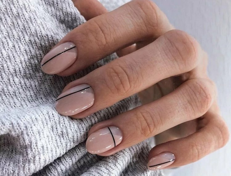 Минималистичный летний маникюр