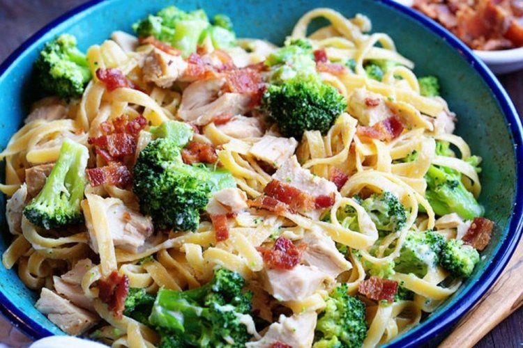 Паста с беконом и брокколи