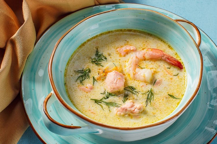 Суп из красной рыбы и креветок