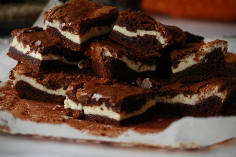 Шоколадный пирог с творожным сыром