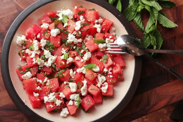 Салат с арбузом и брынзой