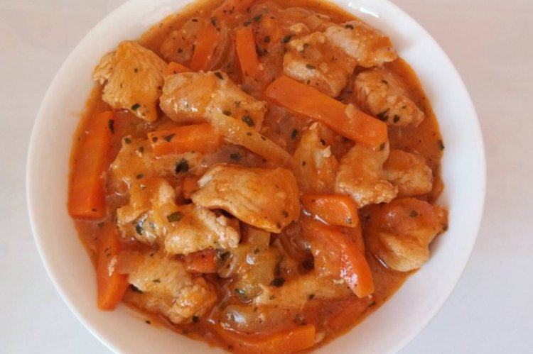 Подлива с индейкой и овощами