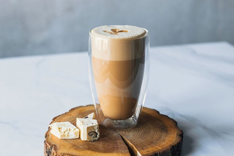 Коктейль из кофе с халвой