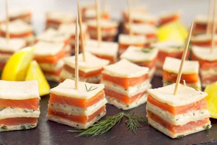Многослойные канапе на шпажках