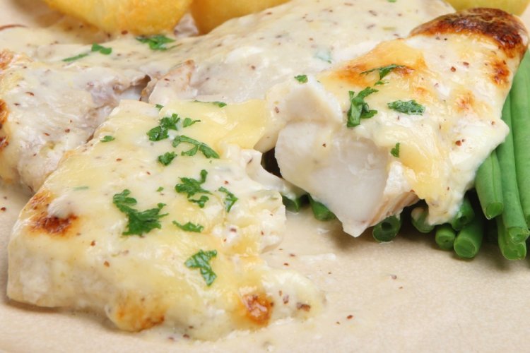 Рыба в сырном соусе с камамбером