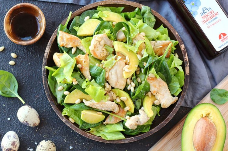 Салат с курицей и камамбером