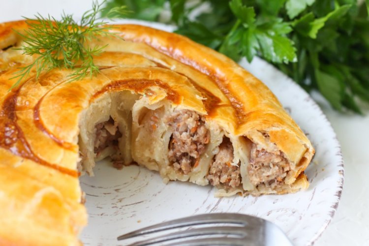 Пирог-улитка из лаваша с фаршем