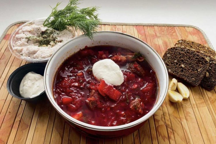 Борщ с тушенкой