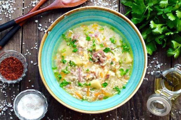 Суп с тушенкой, пшеном и яйцом