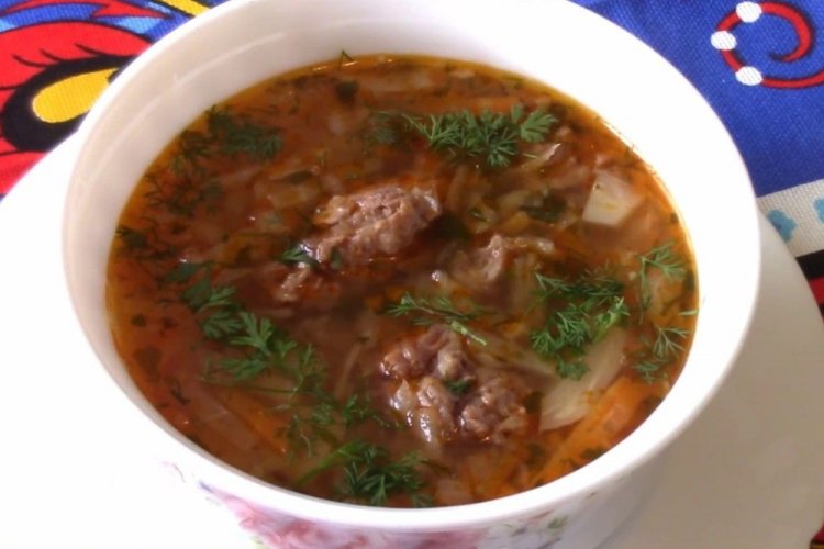 Щи из квашеной капусты с тушенкой