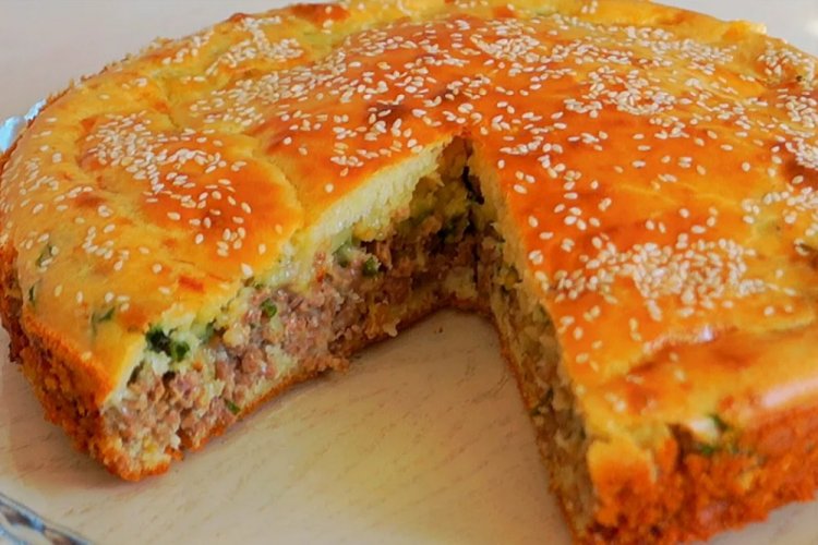 Пирог с тушенкой