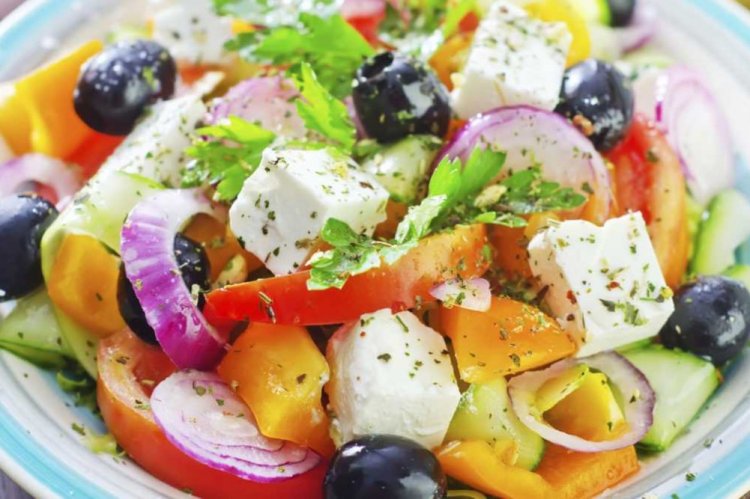 Греческий салат с фетаксой