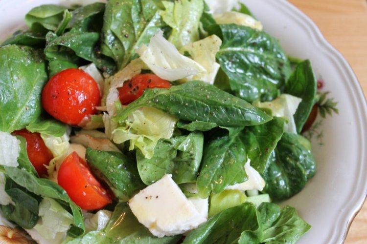 Салат со шпинатом и фетаксой