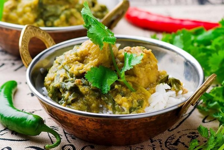 Курица карри со шпинатом