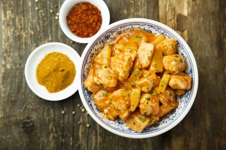 Курица карри с ананасами