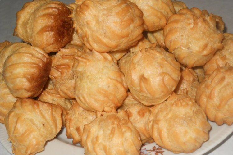 Классические профитроли с заварным кремом