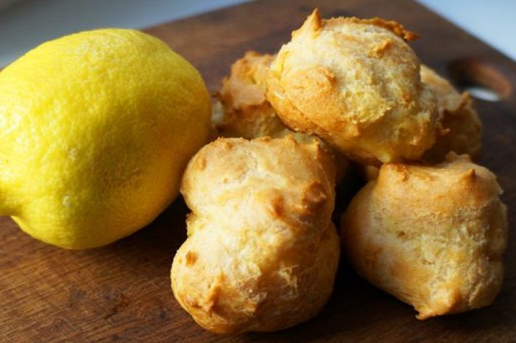 Профитроли с лимонным кремом