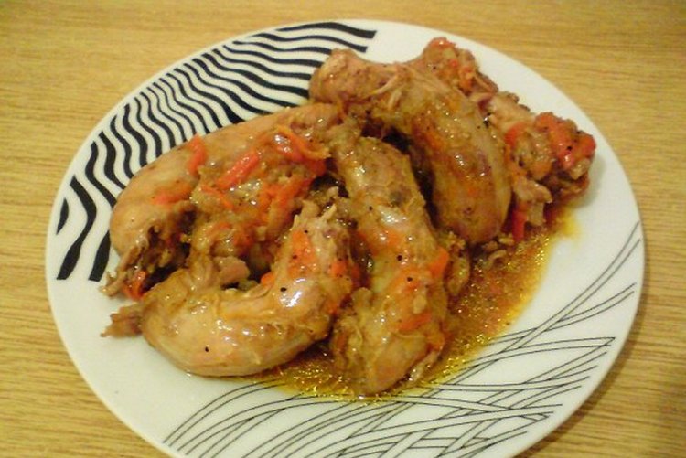 Куриные шеи, тушенные с шампиньонами