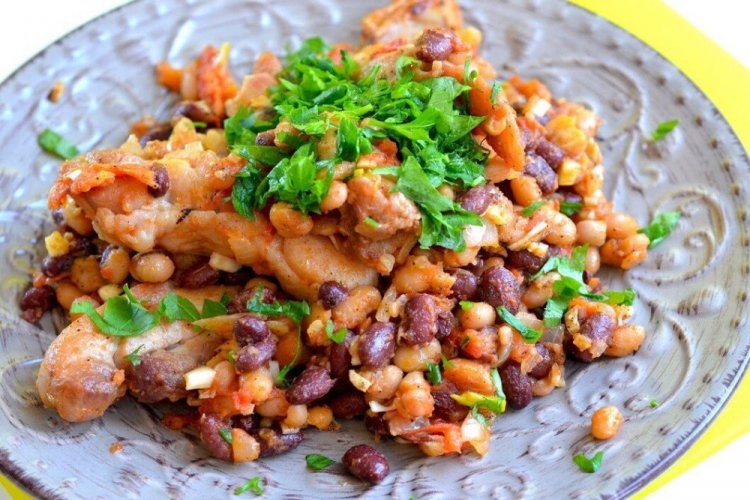 Фасоль с куриными шеями