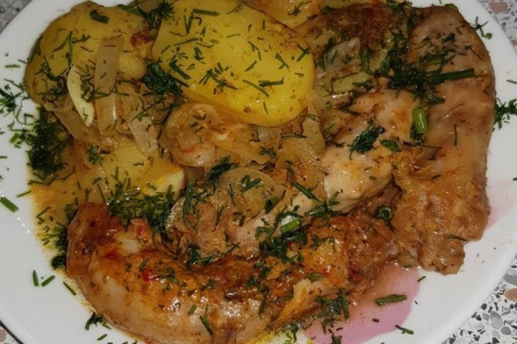 Куриные шейки с картошкой и тыквой в мультиварке