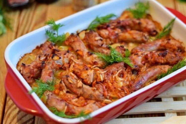 Куриные шейки с овощами в духовке