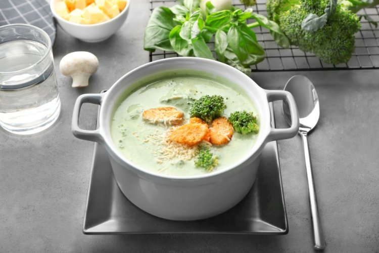 Крем-суп с брокколи и творожным сыром