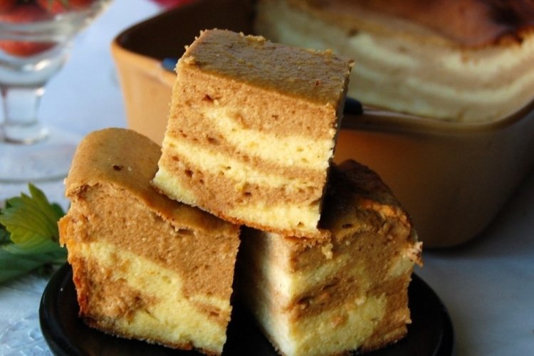 Слоеная творожная запеканка без манки