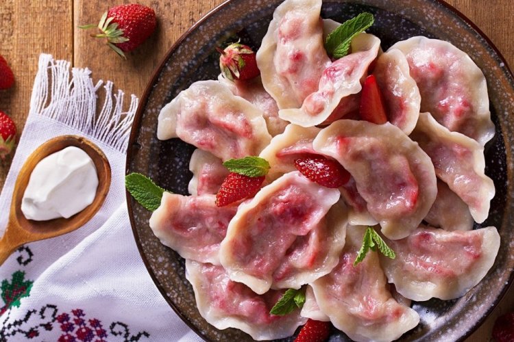 Вареники с клубникой на кефире