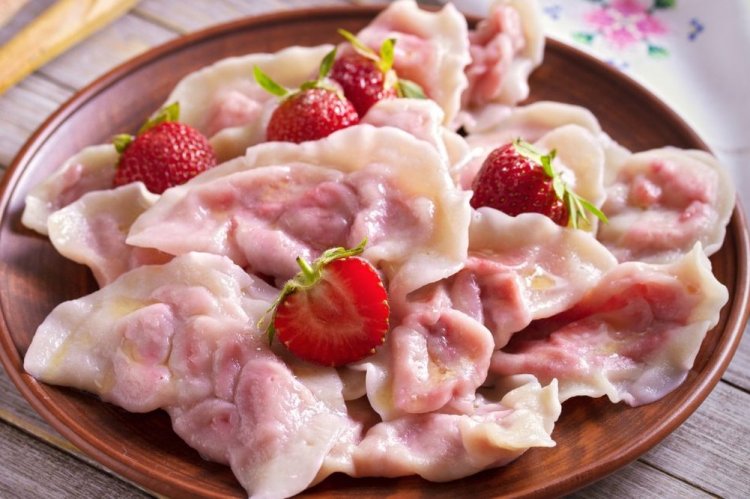 Вареники с клубникой и творогом