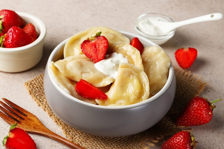 Вареники с клубникой на рисовой муке